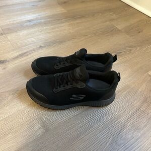 Size 8 sketchers black nonslip shoes